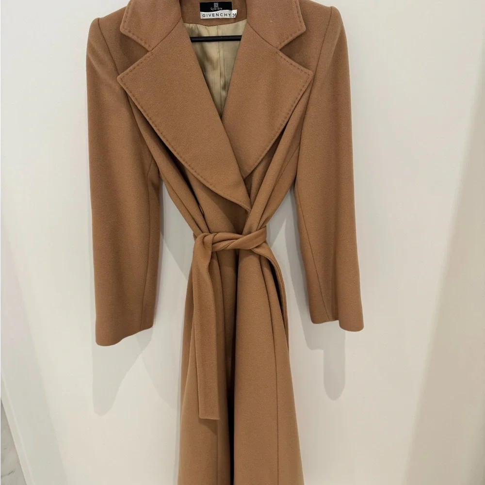 Vintage Givenchy Camel Coat, FR 36 - Picture 2 of 11